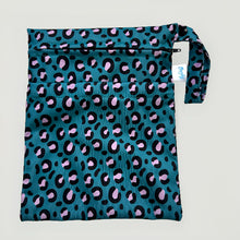 Load image into Gallery viewer, The Cloth Nappy Company Malta Cheeky Wipes Wetbag Double Small Leopard Teal